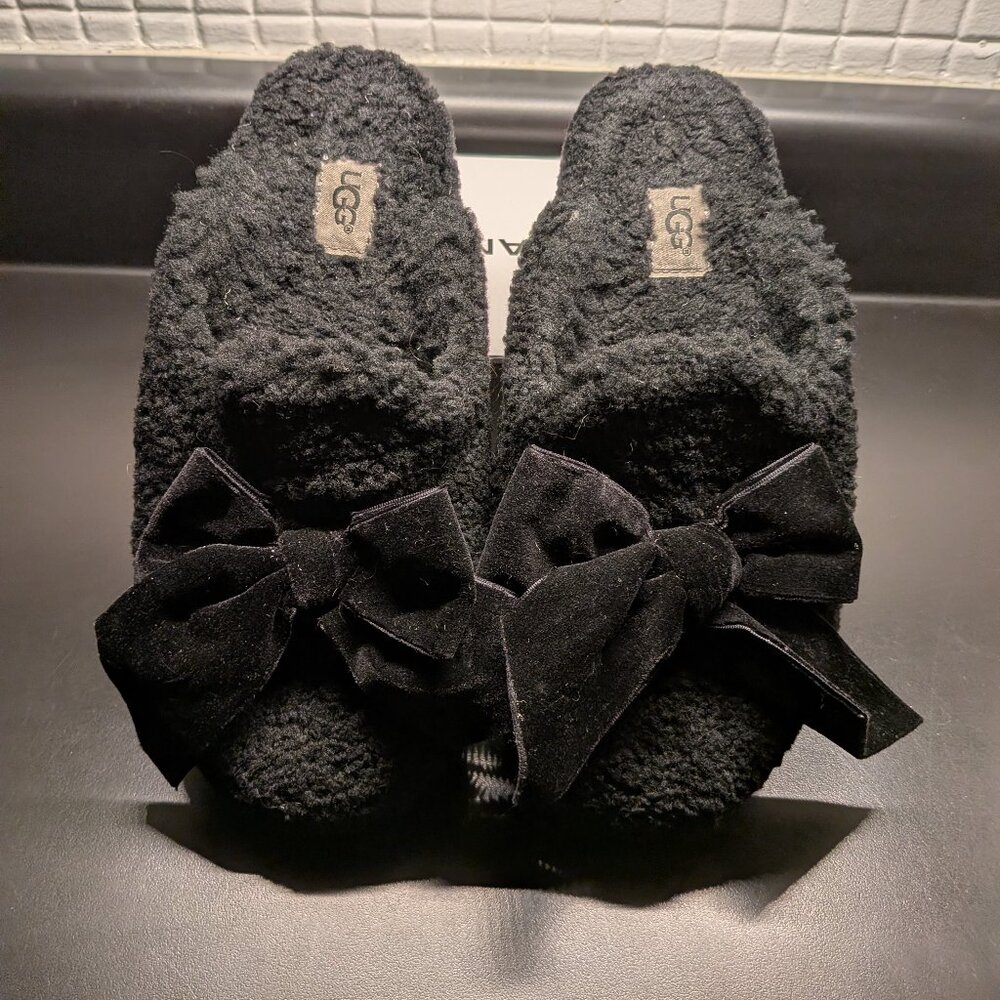 UGG Black  Slippers with Velvet Bow  | US 6